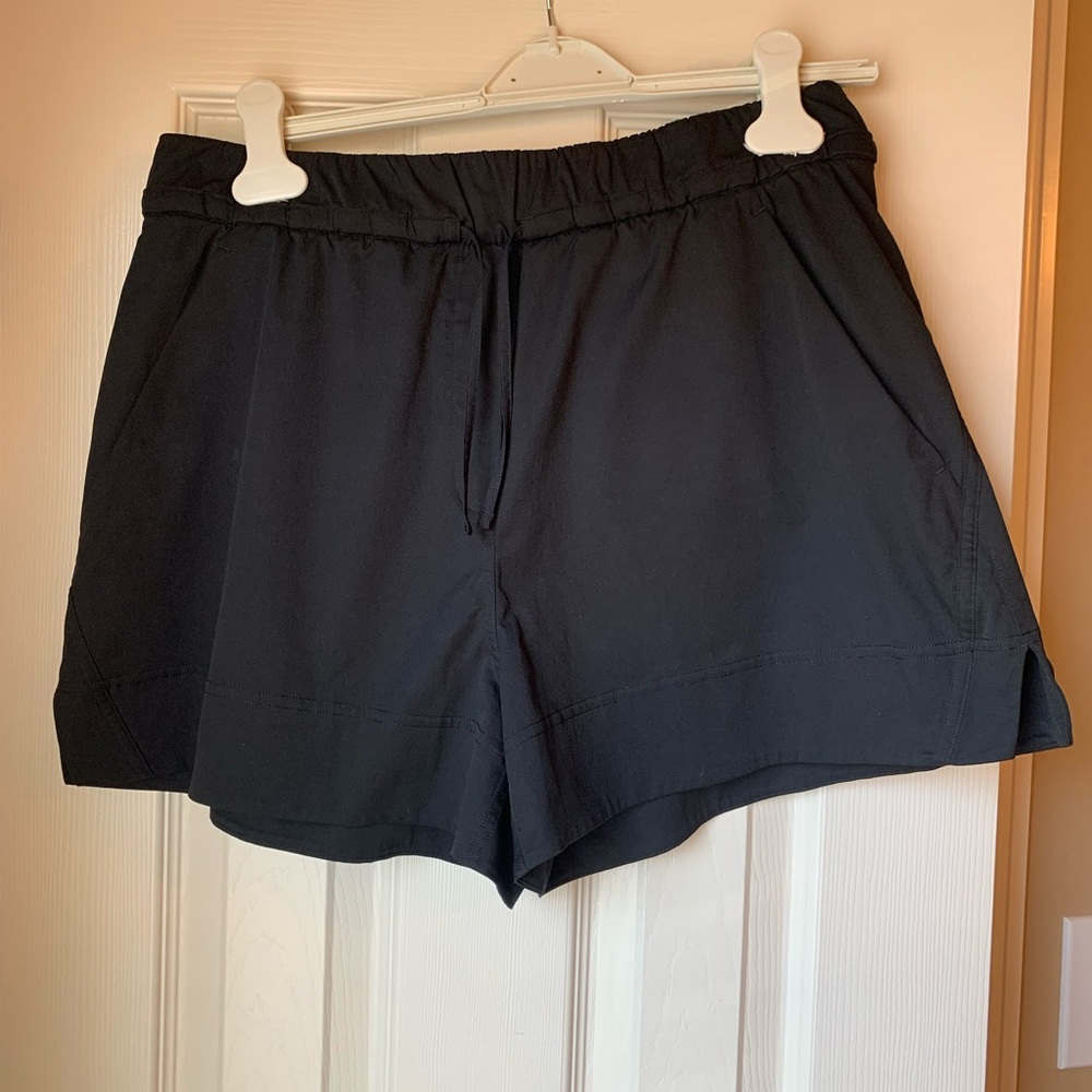 EUC Lululemon - Shorts - Size Large